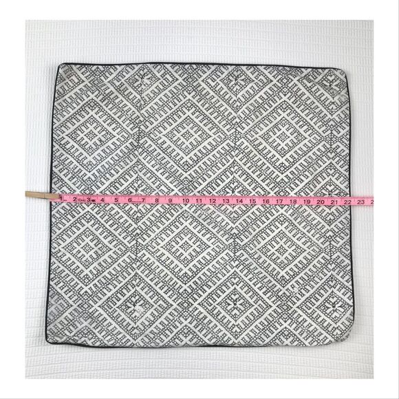 Roberta Roller Rabbit 100% Cotton Square Pillow Case Cover 21x22 Zip Black White - Picture 7 of 10